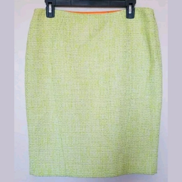 T Tahari Dresses & Skirts - T Tahari Green Pencil Skirt size 8 Lined Tweed EUC